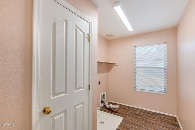 Building Photo - Charming 4 Bed home in Avondale with commu...