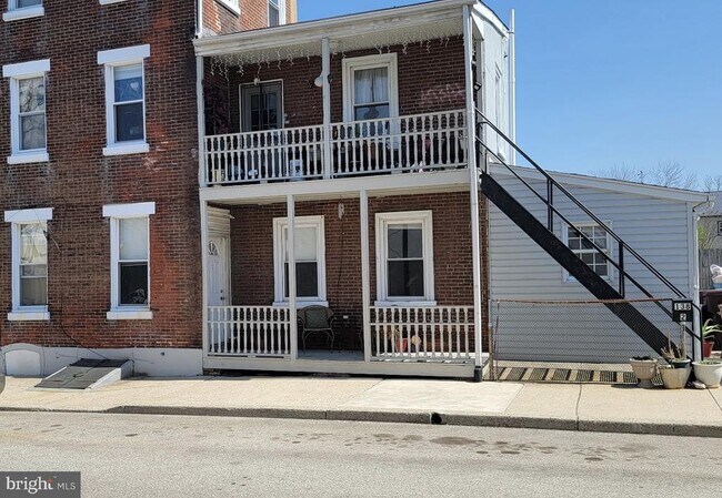 Building Photo - 138 3rd St