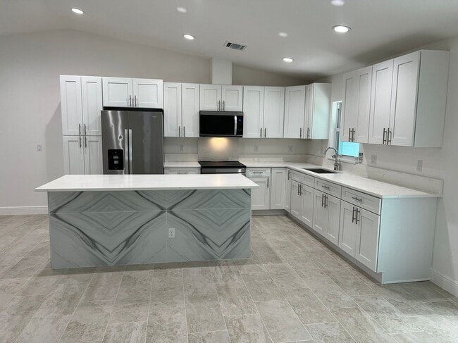 Building Photo - 5915 Seagrape Dr