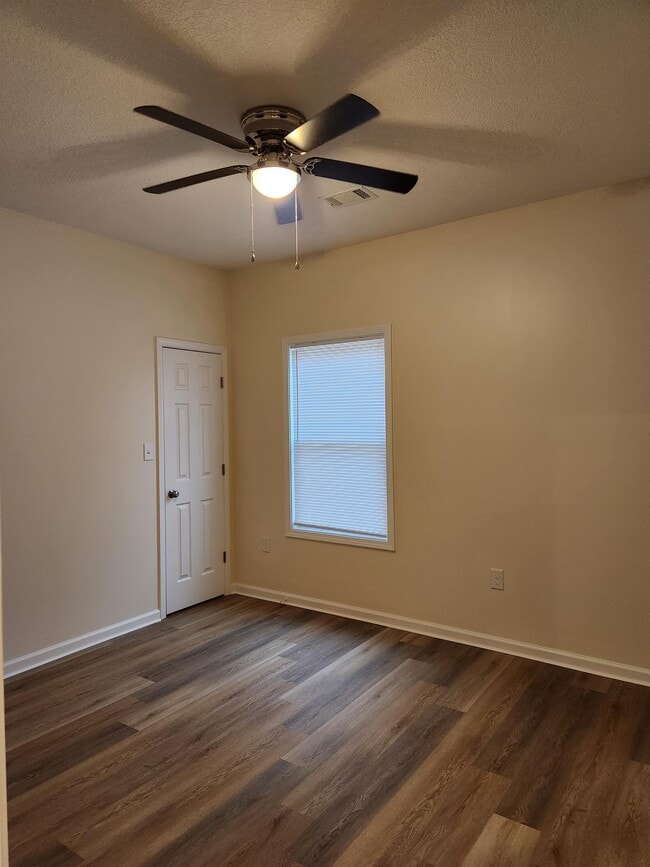 Building Photo - 719 N 5th St