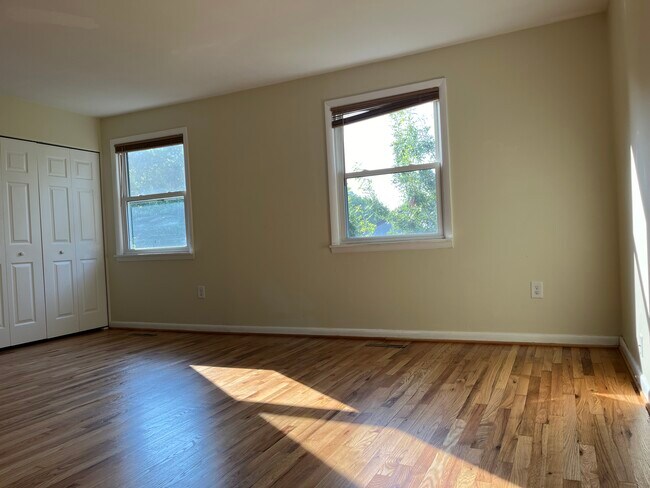 Building Photo - 2 Wimbledon Ln