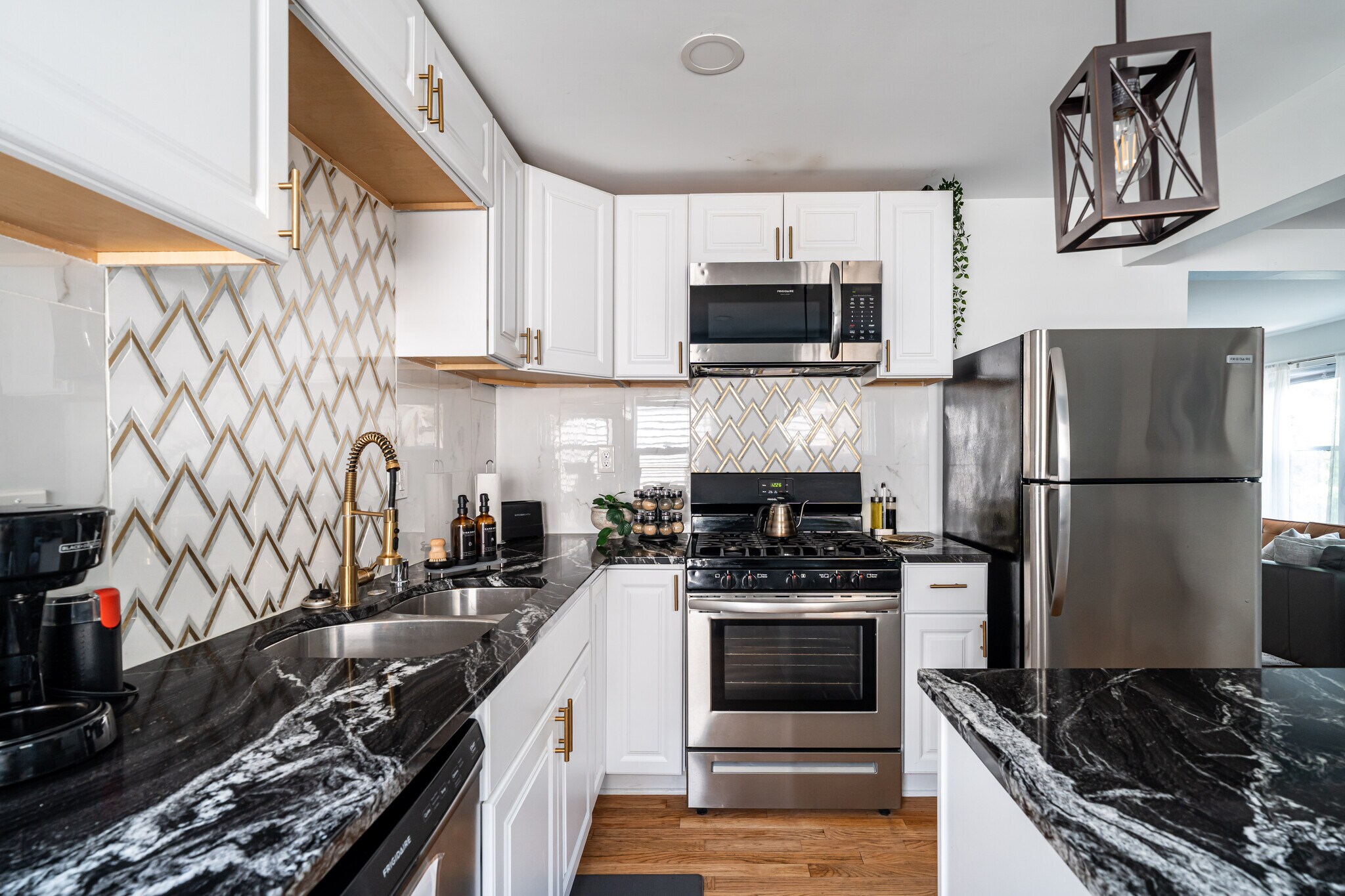 Building Photo - 1812 E Thomas Ave