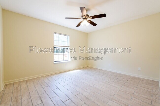 Building Photo - 106 E Florence Ave
