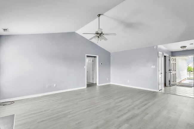 Building Photo - Follow the Yellow brick Road to 4906