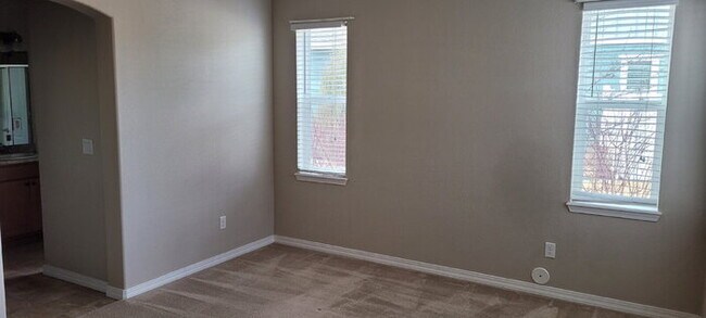 Building Photo - "Charming 3-Bedroom Townhouse Retreat in Colorado Springs – Spacious 1704 Sq Ft with 2.5 Bathrooms!"