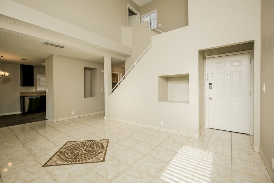 Building Photo - 3100 Centavo Dr