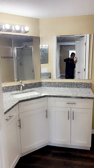 Building Photo - 2323 Feather Sound Dr