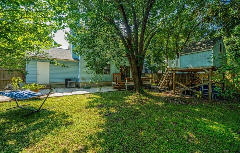 Building Photo - 103 Toura Ln