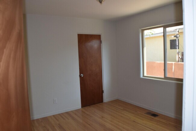 Building Photo - 204 Monroe St NE