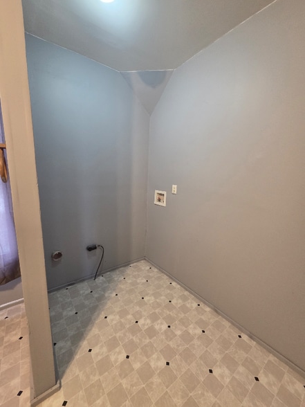 Building Photo - 332 De Soto St