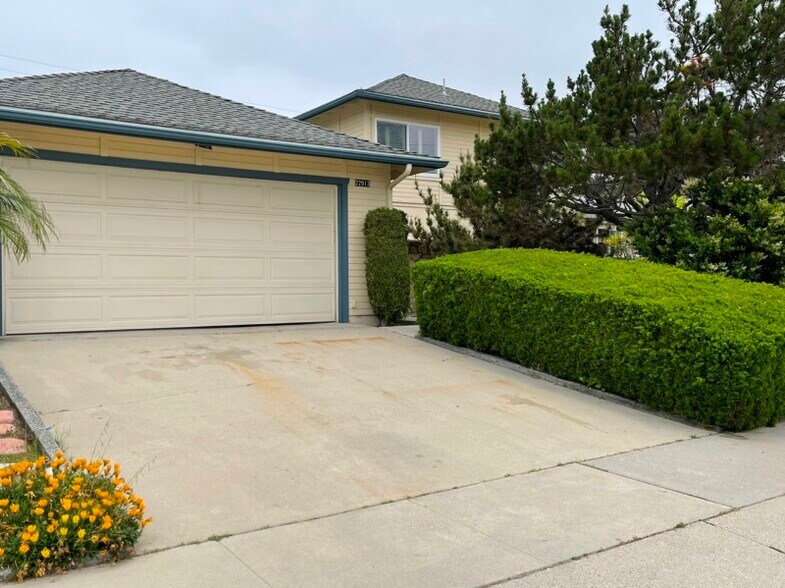 Building Photo - 22913 Juniper Ave