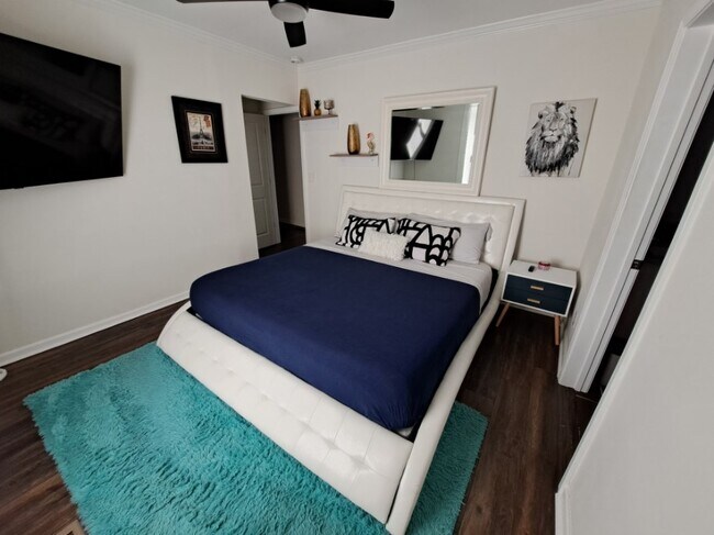 King Bedroom - 1545 Westview Dr SW