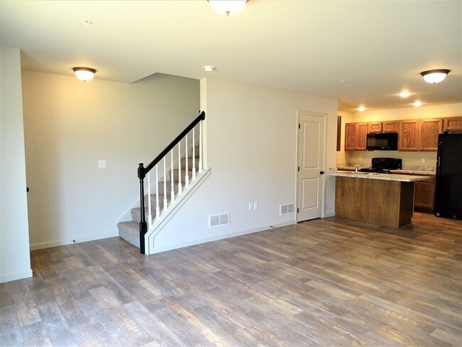 Building Photo - 226 Lakeside Crossing