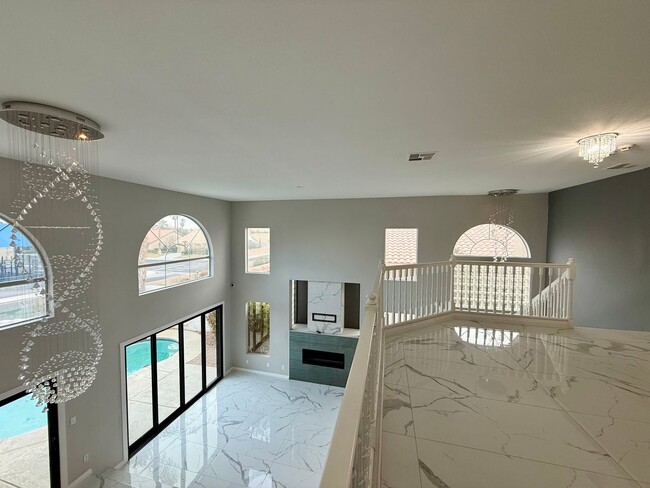 Building Photo - 5/BD 3/BA Modern Luxury Living with Pool, ...