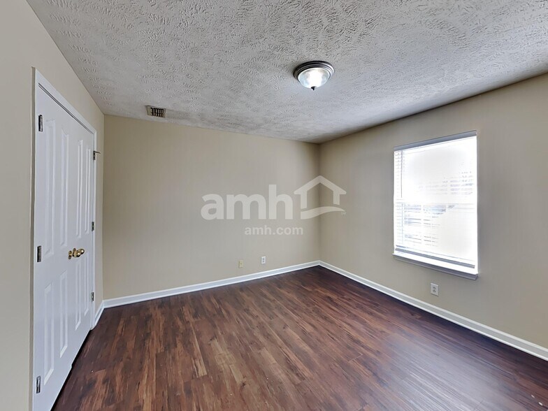 Building Photo - 2825 Islington Dr