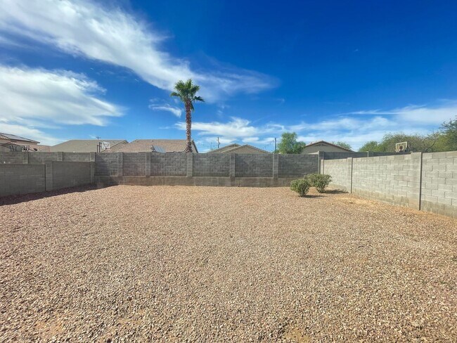 Building Photo - Fresh paint 3 Bedroom, 2 baths very low maintenance home