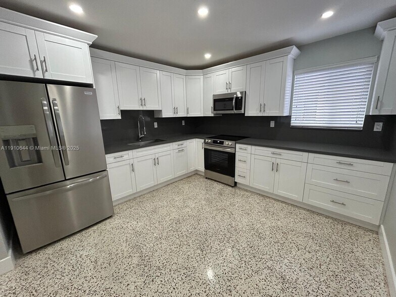 Building Photo - 4242 NW 5th St