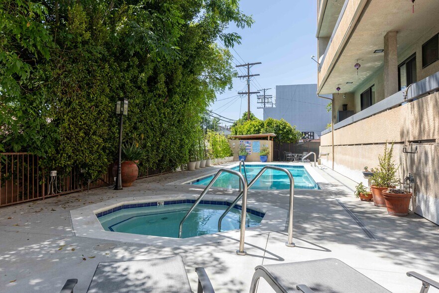 hot tub - 11322 Camarillo St