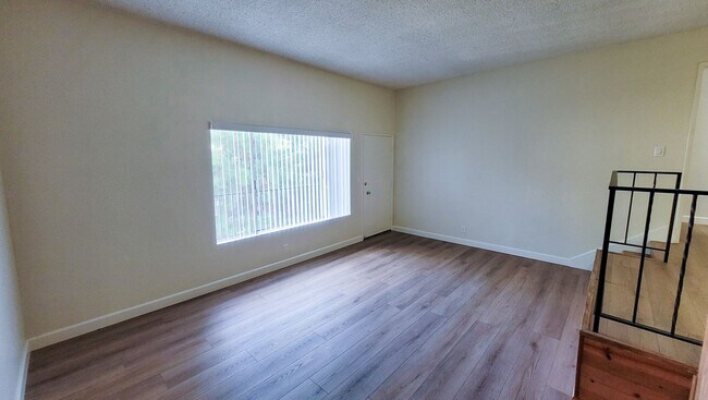 Building Photo - Remodeled Upstairs 2 Bed 2 Bath Condo with...