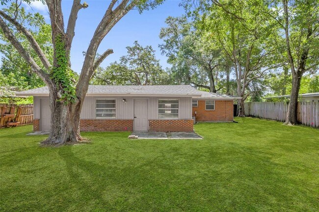 Building Photo - 518 Lavon Dr