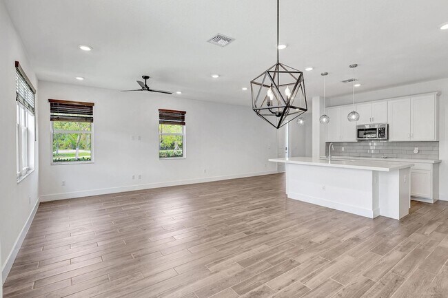 Building Photo - 229 Preserve Trl S