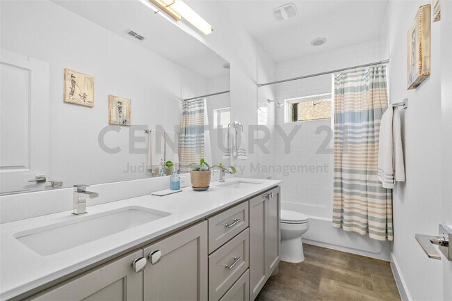 Building Photo - Beautifully Designed 3/2.5/2 Home in Fort ...