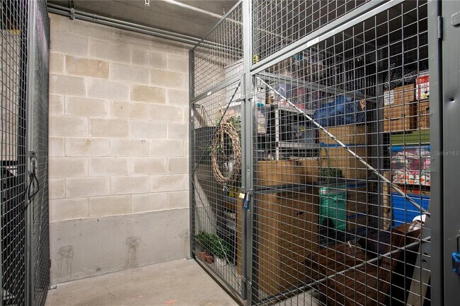 Building Photo - 450 Knights Run Ave