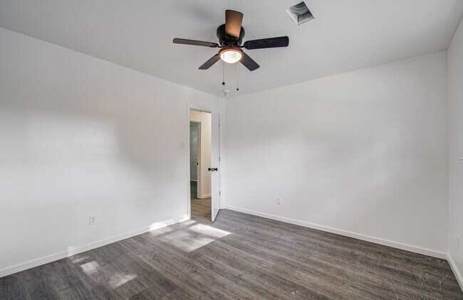 Building Photo - 816 Glen Hollow Dr
