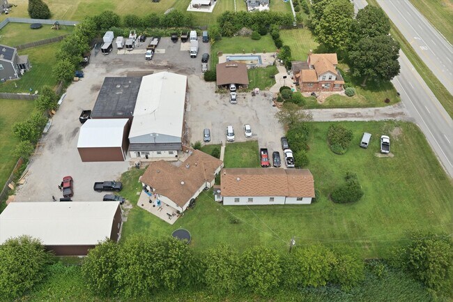 Building Photo - 24134 IL-53