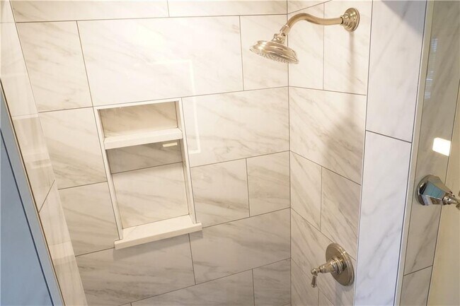 Building Photo - 2544 Peachtree Rd NW