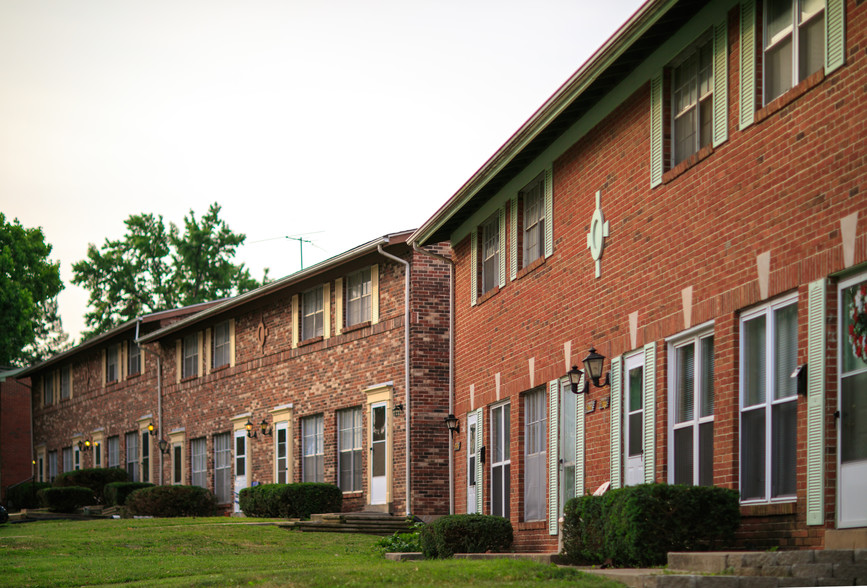 Building - Lynn Town Townhomes