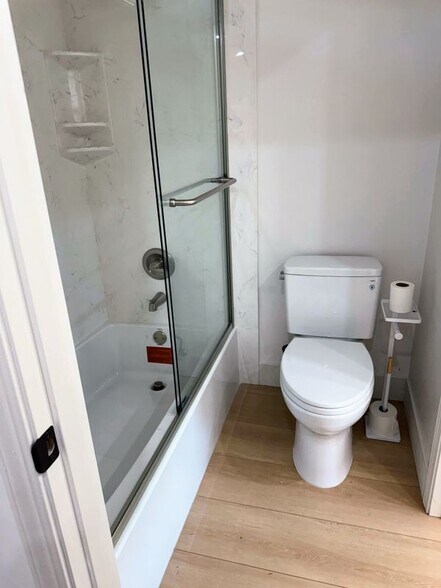 Building Photo - 4894 Rue Le Mans