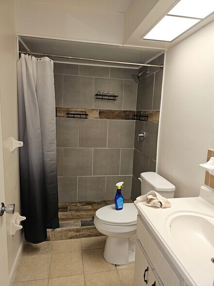 Building Photo - 2220 E Hercala Ln