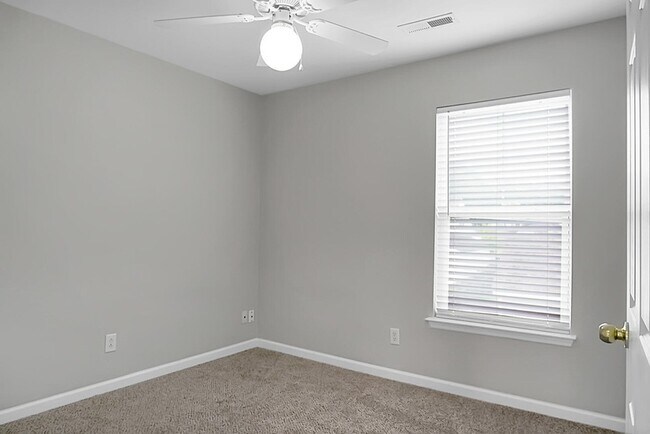 Building Photo - 209 Killarney Trail