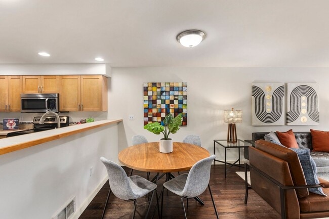 Building Photo - 2 Bedroom Condo in Overlook at Juanita Bay