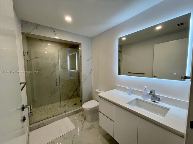 Building Photo - 445 Grand Bay Dr