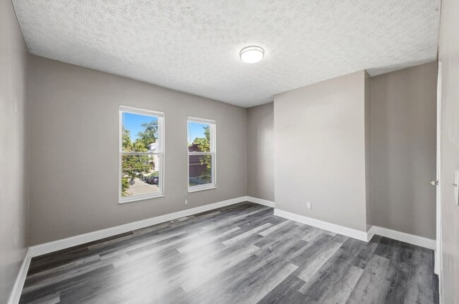 Building Photo - 387 St Clair Ave