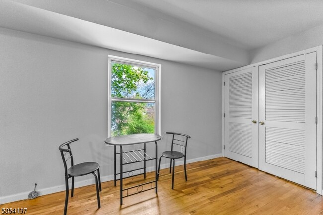 Building Photo - 448 S 13th St