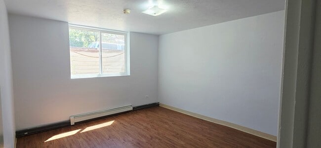 Building Photo - Spacious 3 bed/1 bath basement unit available now!