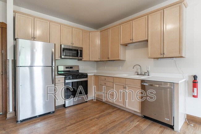 Building Photo - 243 E 11th St