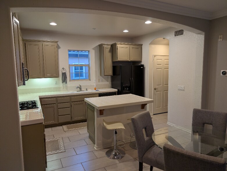 Building Photo - 2702 Escala Cir