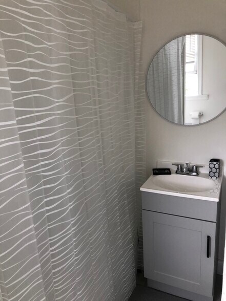 Bathroom - 6655 Haddington Ln