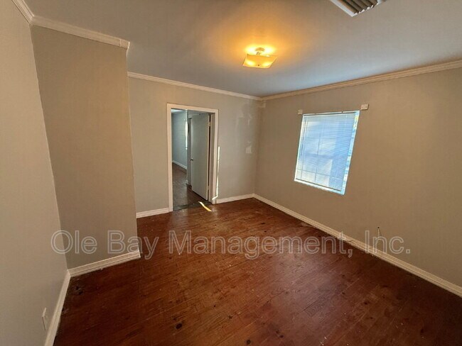 Building Photo - 3371 Park St