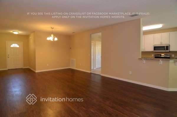 Building Photo - 6233 Radford St