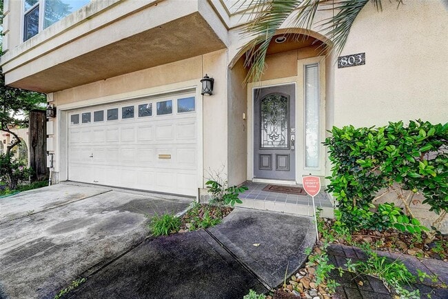 Building Photo - 803 Rosine St