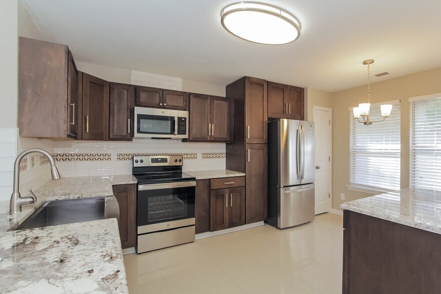 Building Photo - 1514 Jeffrey Bryan Dr