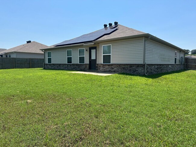Building Photo - Contact Peggy at 501-676-1758 or Heather a...