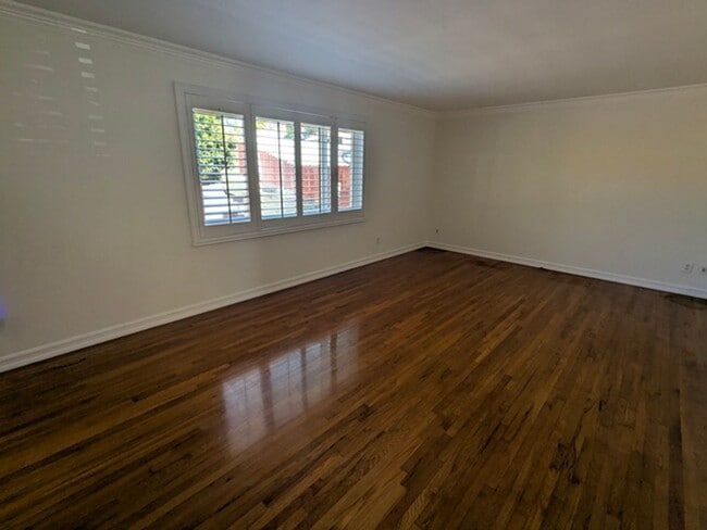 Building Photo - 3 Bedroom - 2 Bathroom Home in San Diego