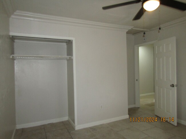 Building Photo - 5 Bedrooms. Newly renovated! $200 off firs...