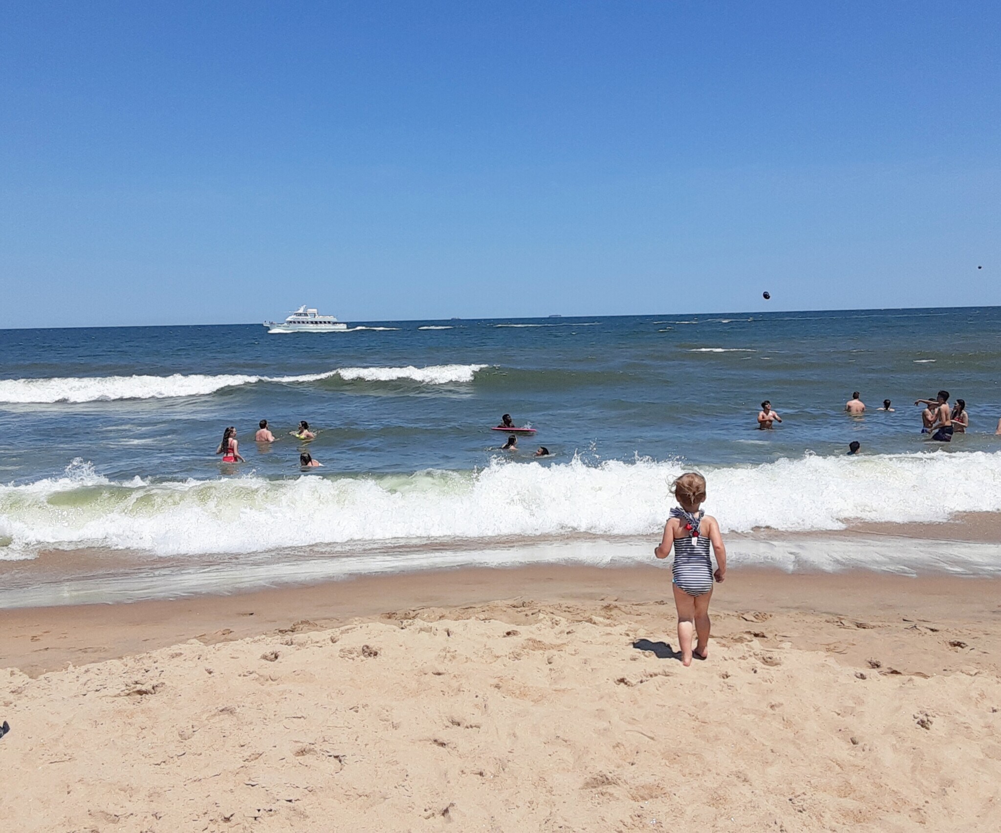 Enjoy the beach, just out the front door (x Atlantic Ave) - 5602 Atlantic Ave